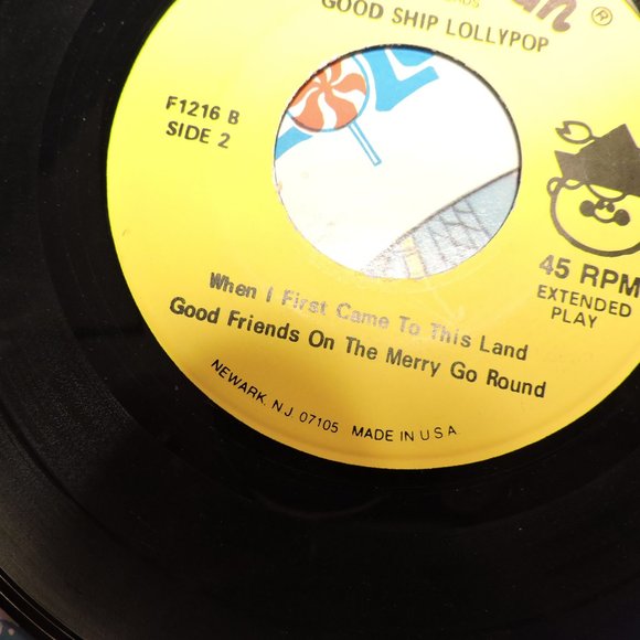 PETER PAN RECORDS vintage .. Children's songs   BONUS DISCOUNT W/ RECORDS BUNDLE - Picture 9 of 9